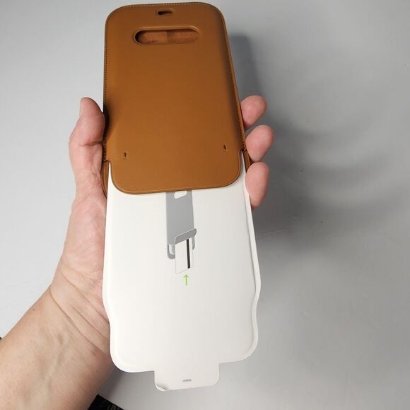 This is an Original Apple Leather sleeve with Magsafe designed to fit the iPhone - Picture 3 of 6